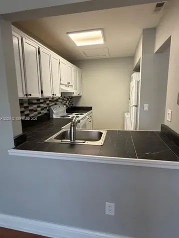 2570 W 67th Place Hialeah FL 33016