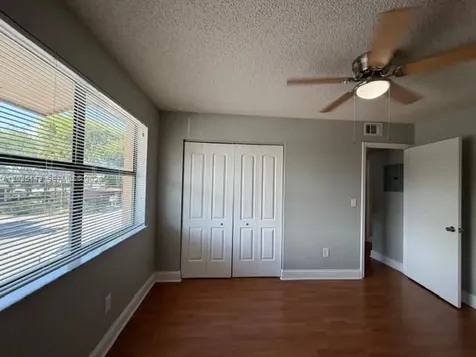 2570 W 67th Place Hialeah FL 33016