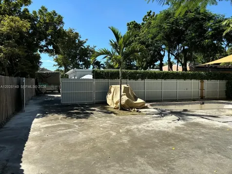 2359 NW 32nd Street Miami FL 33142