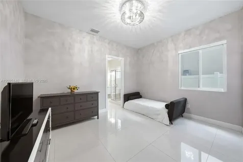 7525 NW 103rd Place Doral FL 33178