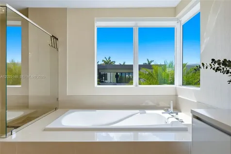 7525 NW 103rd Place Doral FL 33178