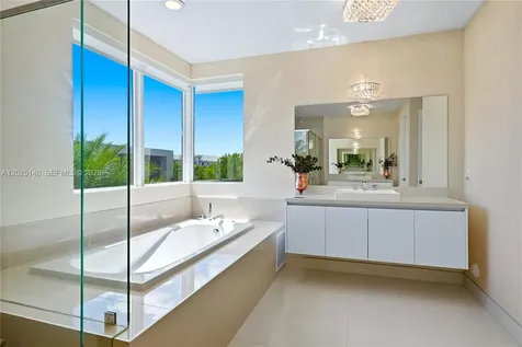 7525 NW 103rd Place Doral FL 33178