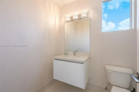 7525 NW 103rd Place Doral FL 33178