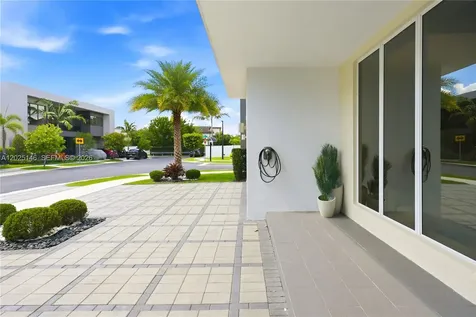 7525 NW 103rd Place Doral FL 33178