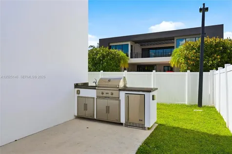 7525 NW 103rd Place Doral FL 33178