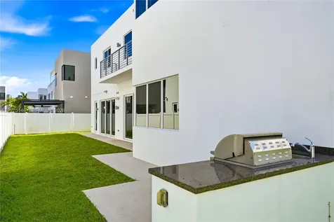 7525 NW 103rd Place Doral FL 33178