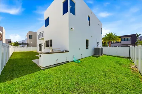 7525 NW 103rd Place Doral FL 33178