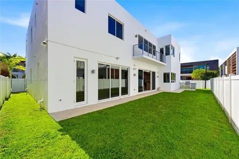 7525 NW 103rd Place Doral FL 33178