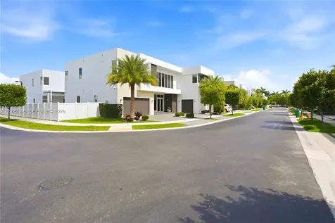 7525 NW 103rd Place Doral FL 33178