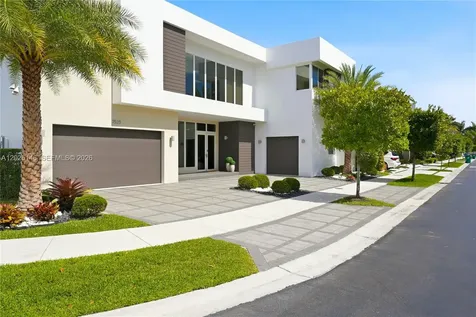 7525 NW 103rd Place Doral FL 33178