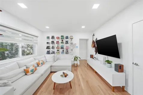 3101 SW 25th Terrace Miami FL 33133