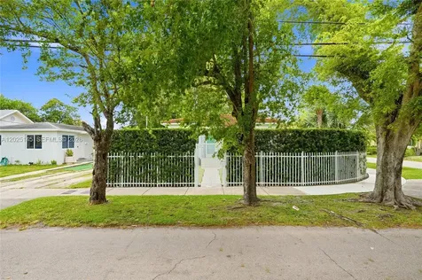 3101 SW 25th Terrace Miami FL 33133