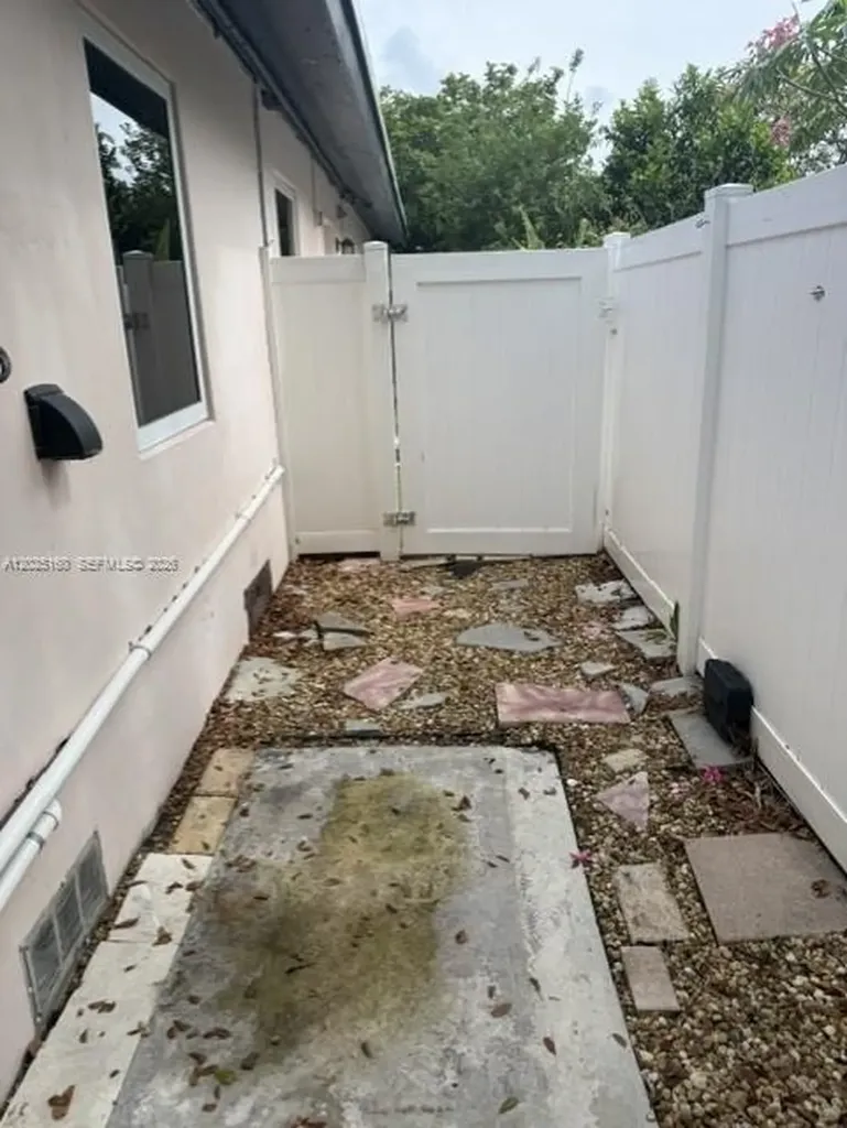 2016 NE 14th Court Fort Lauderdale FL 33304