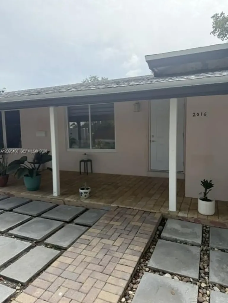 2016 NE 14th Court Fort Lauderdale FL 33304