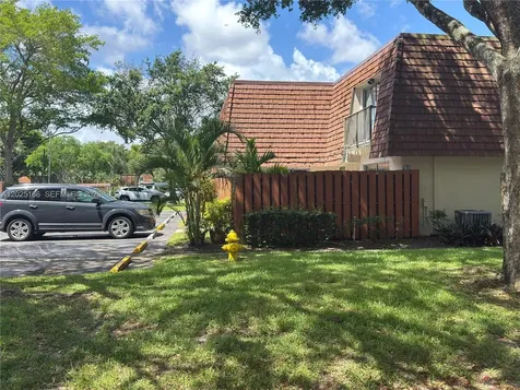 8901 Orange Grove Drive Davie FL 33324