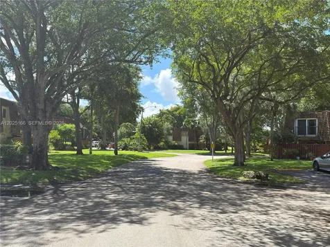 8901 Orange Grove Drive Davie FL 33324