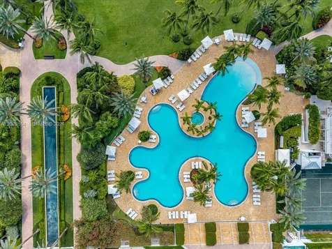 100 S Pointe Drive Miami Beach FL 33139