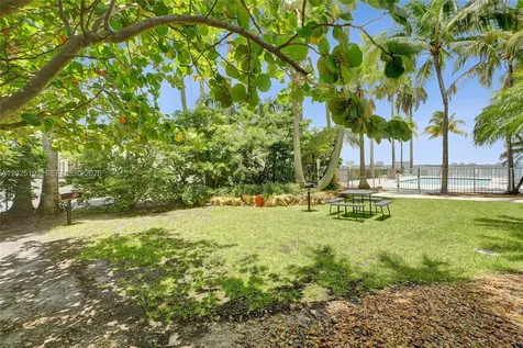 1625 Kennedy Causeway North Bay Village FL 33141