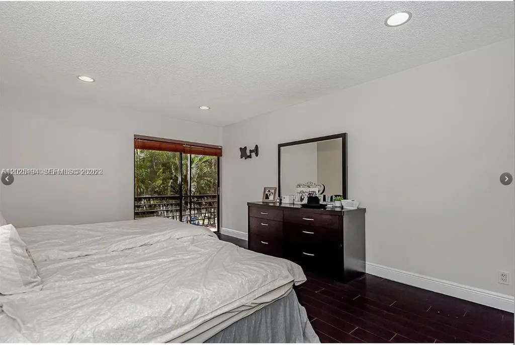 4000 N Hills Drive Hollywood FL 33021