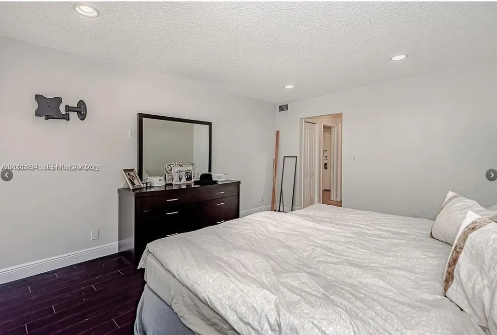 4000 N Hills Drive Hollywood FL 33021