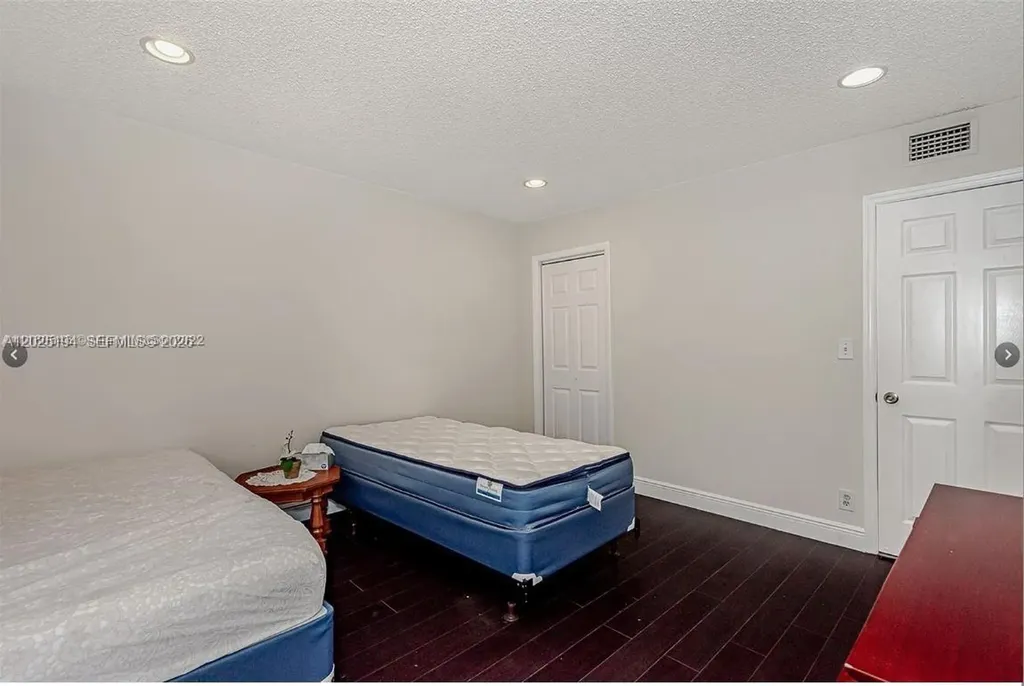 4000 N Hills Drive Hollywood FL 33021