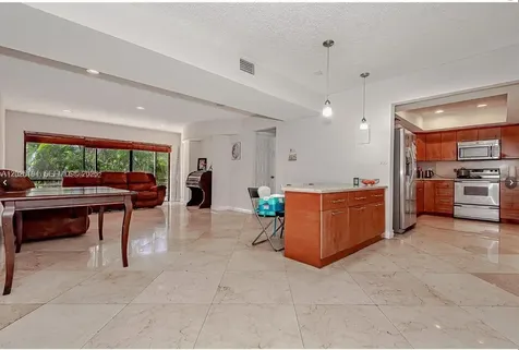 4000 N Hills Drive Hollywood FL 33021