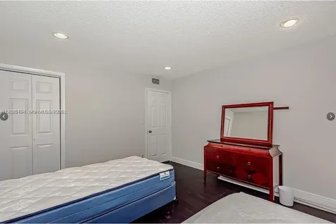 4000 N Hills Drive Hollywood FL 33021