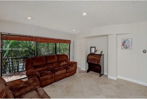 4000 N Hills Drive Hollywood FL 33021