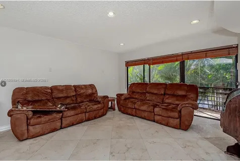4000 N Hills Drive Hollywood FL 33021