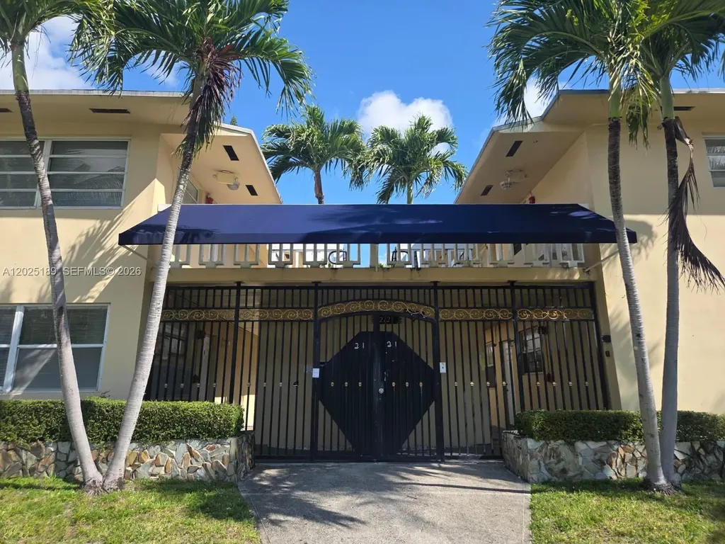 2121 NE 168th Street North Miami Beach FL 33162