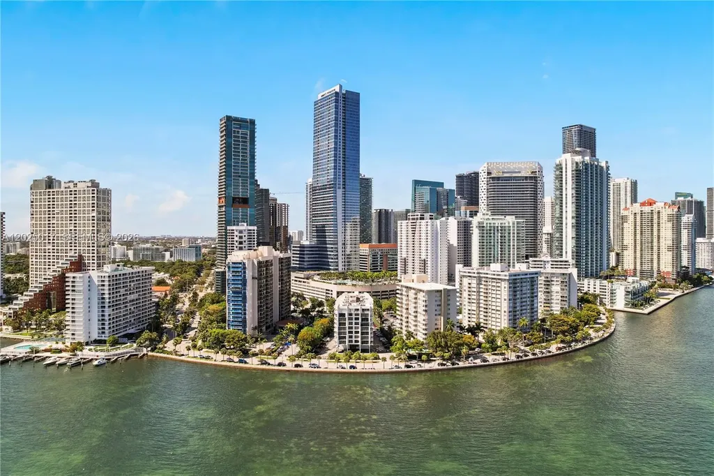 185 SE 14th Terrace Miami FL 33131