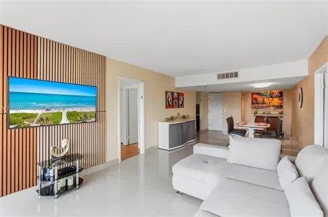 3625 N Country Club Drive Aventura FL 33180