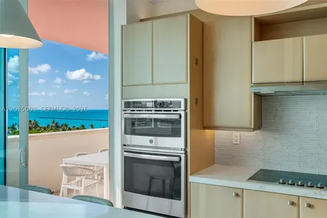 300 S Pointe Drive Miami Beach FL 33139