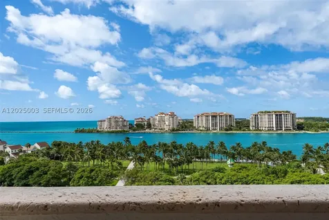 300 S Pointe Drive Miami Beach FL 33139