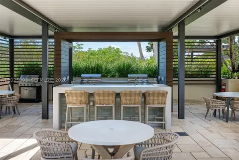 300 S Pointe Drive Miami Beach FL 33139