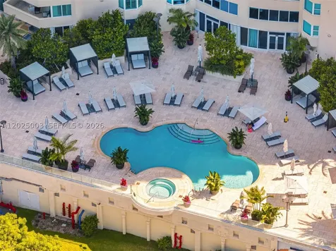 300 S Pointe Drive Miami Beach FL 33139