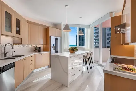 300 S Pointe Drive Miami Beach FL 33139