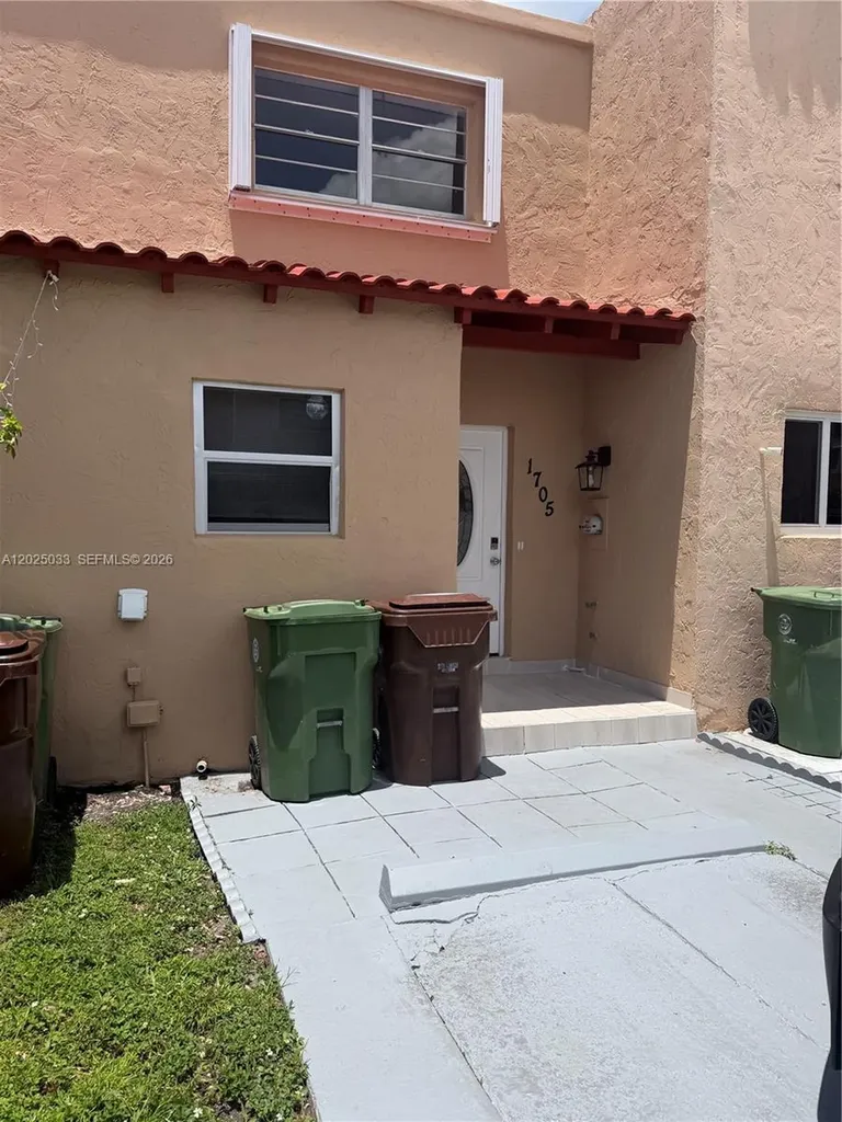 1705 W 57th Street Hialeah FL 33012