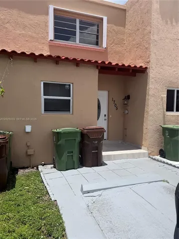 1705 W 57th Street Hialeah FL 33012