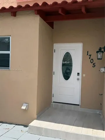 1705 W 57th Street Hialeah FL 33012