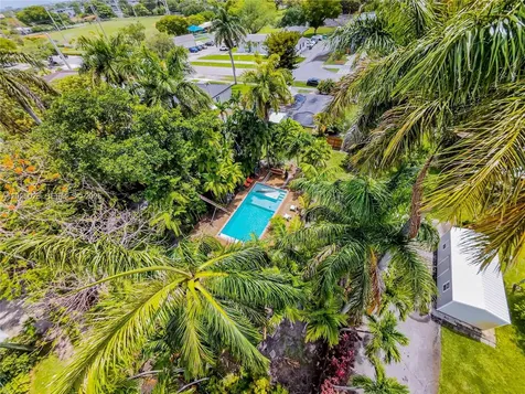 548 East Drive Miami Springs FL 33166