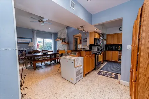 548 East Drive Miami Springs FL 33166