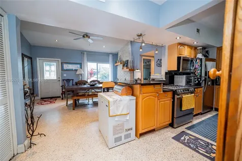548 East Drive Miami Springs FL 33166