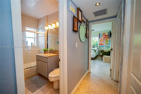 548 East Drive Miami Springs FL 33166