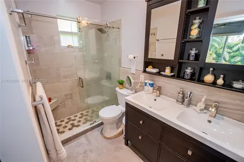 548 East Drive Miami Springs FL 33166