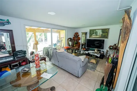 548 East Drive Miami Springs FL 33166