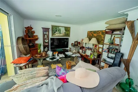 548 East Drive Miami Springs FL 33166