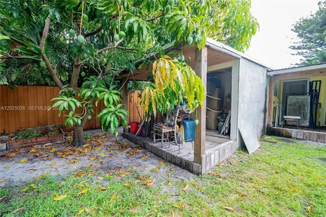 548 East Drive Miami Springs FL 33166