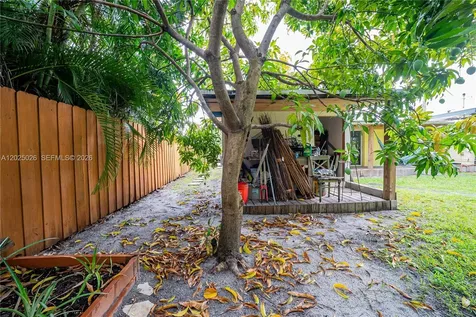 548 East Drive Miami Springs FL 33166