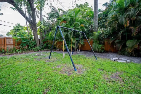 548 East Drive Miami Springs FL 33166